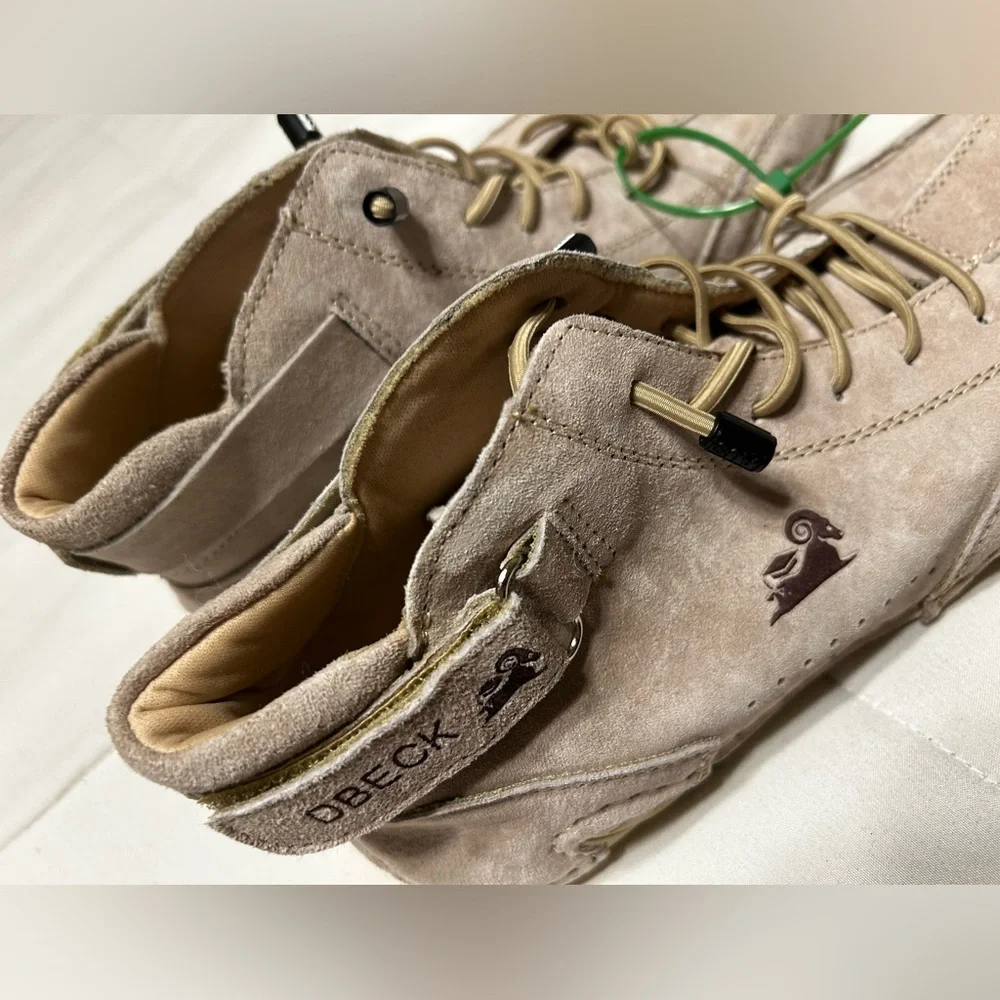 DBECK  Men's Beige Suede Chukka Boots size 39 GUC